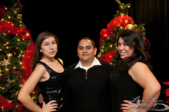 497_HolidayPhotoBooth2013byLightRainImages