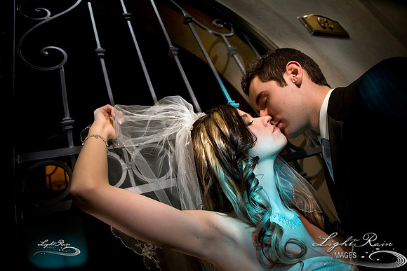 bride and groom romantic photos