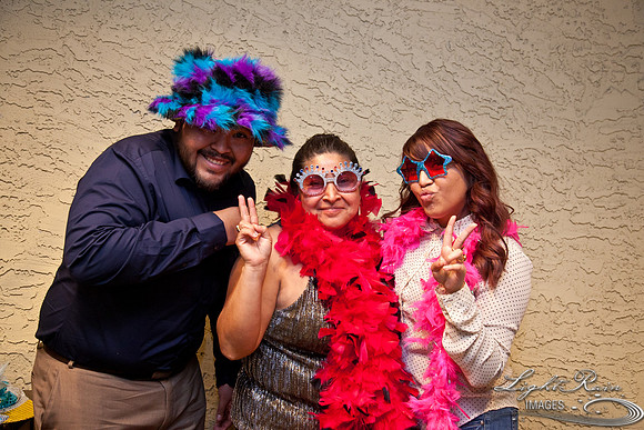 585_HolidayPhotoBooth2013byLightRainImages