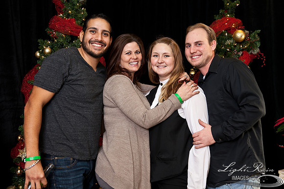 629_HolidayPhotoBooth2013byLightRainImages