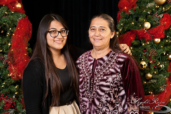383_HolidayPhotoBooth2013byLightRainImages