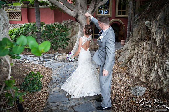 043_DifferentPointeofView_Wedding Photos