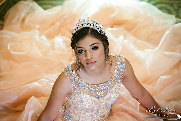 221_LightRainImages-Quinceanera9032017