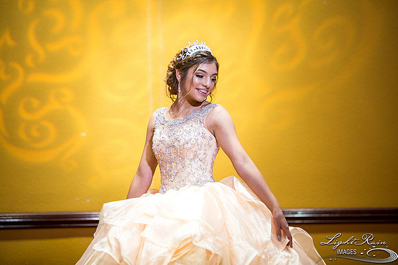 434_LightRainImages-Quinceanera9032017