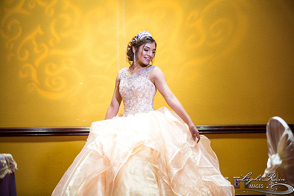 435_LightRainImages-Quinceanera9032017