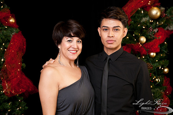 521_HolidayPhotoBooth2013byLightRainImages