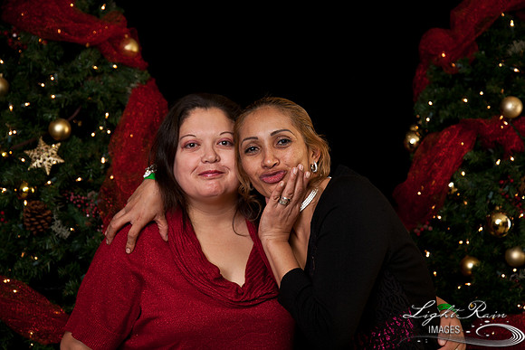 529_HolidayPhotoBooth2013byLightRainImages