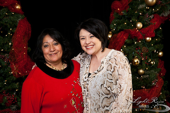 559_HolidayPhotoBooth2013byLightRainImages