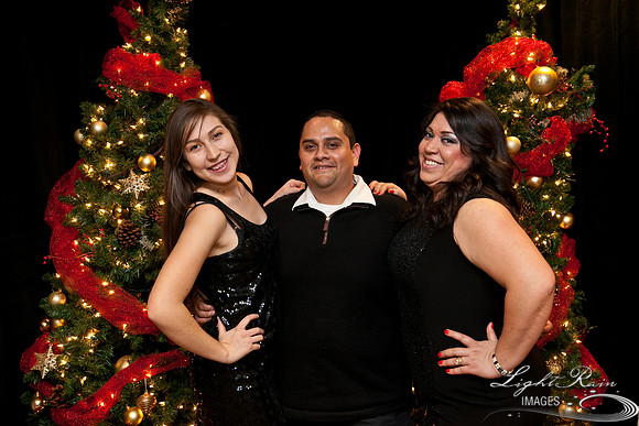 499_HolidayPhotoBooth2013byLightRainImages