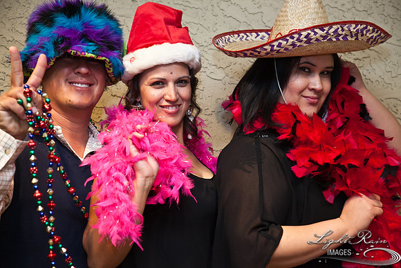 660_HolidayPhotoBooth2013byLightRainImages