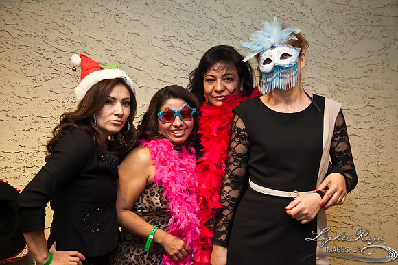 705_HolidayPhotoBooth2013byLightRainImages
