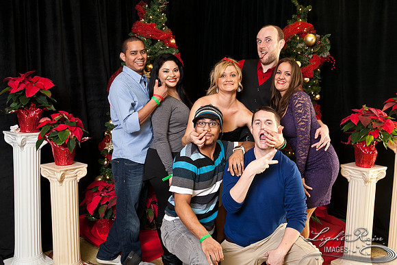 707_HolidayPhotoBooth2013byLightRainImages