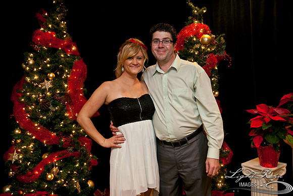 495_HolidayPhotoBooth2013byLightRainImages